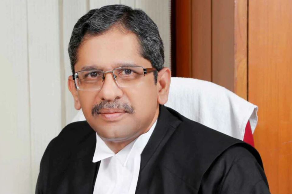 who is chief justice of india, supreme court judge, india's law minister, supreme court top judge, भारत के मुख्य न्यायाधीश, मुख्य न्यायाधीश कौन हैं, सुप्रीम कोर्ट के जज, भारत के कानून मंत्री
