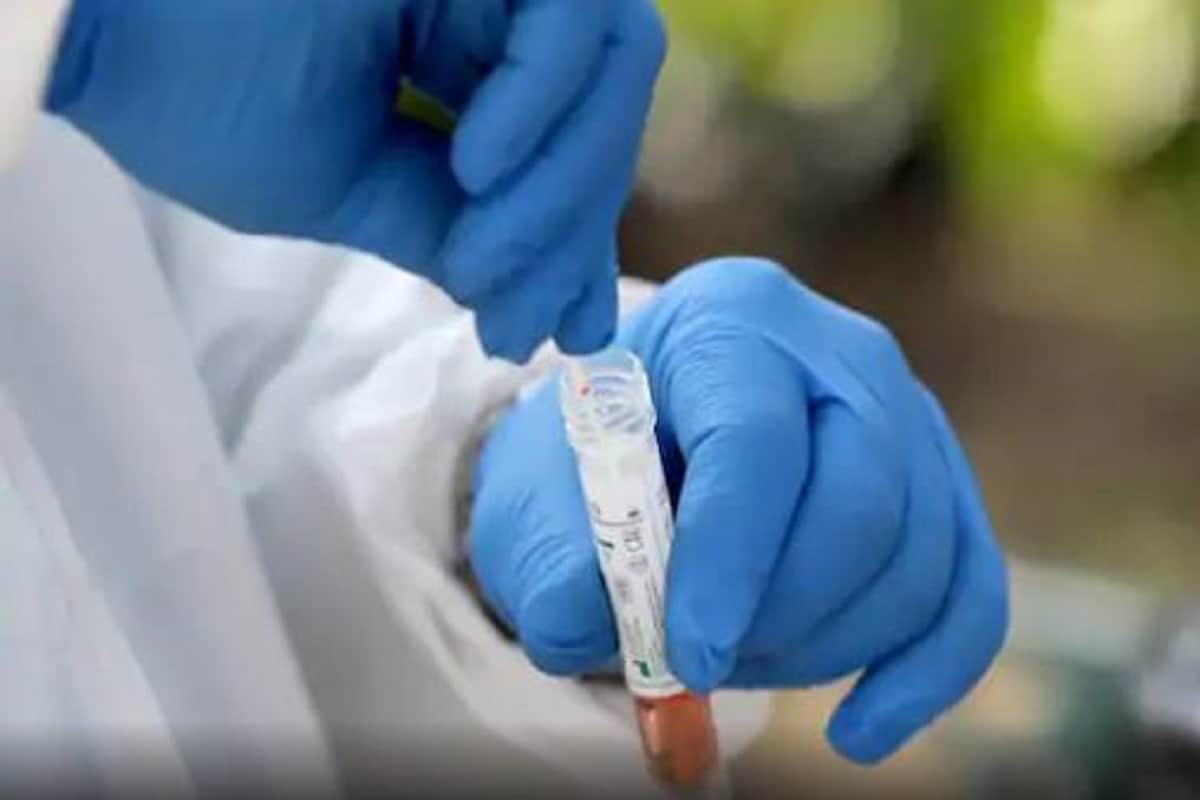 गंभीर संक्रमण और मृत्‍यु को कम करते हैं कोरोना के टीके: आईसीएमआर चीफ