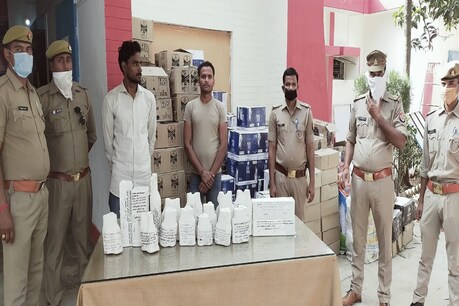 प्रतापगढ़ पुलिस ने 14 शराब तस्करों को गिरफ्तार किया है.