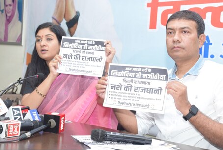 कांग्रेस नेता अलका लांबा ने सरकार द्वारा जारी शराब की दुकानों के आंकड़ो पर भी सवाल उठाए.