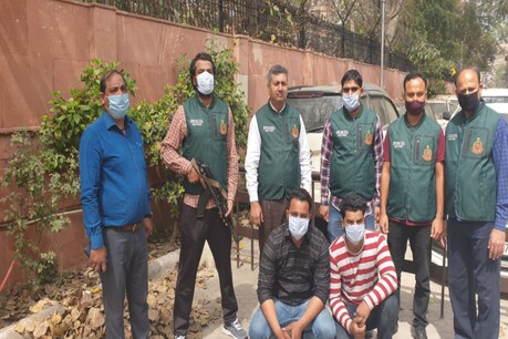 दिल्ली पुलिस की स्पेशल सेल सर्विलांस के आधार पर ड्रग्स तस्करों पर नजर रखी थी.