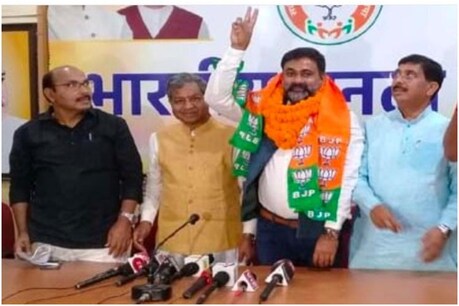 आजसू नेता गंगा नारायण सिंह ने बदला पाला.