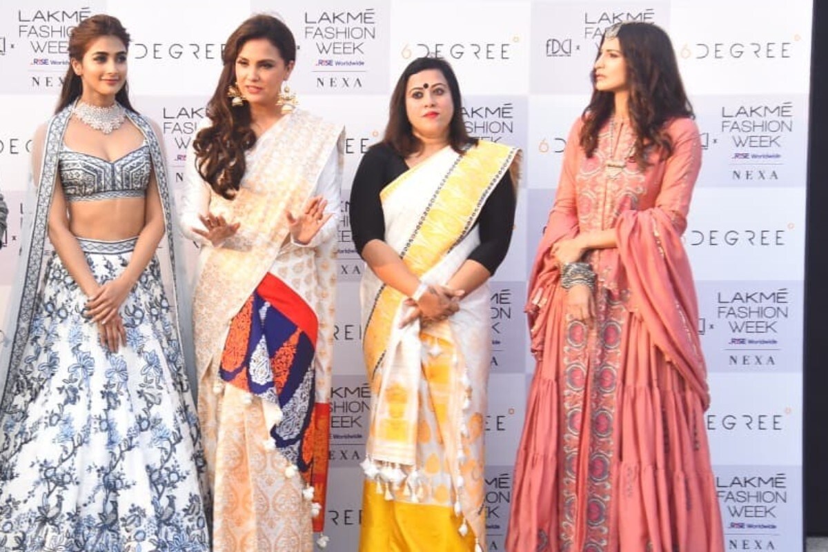 Lakme Fashion Week 2021 From Lara Dutta To Hina Khan Actresses Showered On The Ramp Stuff Unknown