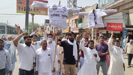बीजेपी विधायक से मारपीट करने के मामले में आज भाजपा नेताओं ने विरोध प्रदर्शन किया.