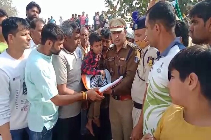 शहीद वेदपाल का पाार्थिव शरीर रविवार को जिस समय उसके पैतृक गांव छुड़ानी आया तो पूरा माहौल गमगीन हो गया. परिजनों का इस दौरान रो-रो कर बुरा हाल था.