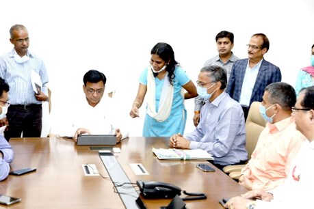 वित्त मंत्री ने आर्थिक सर्वेक्षण रिपोर्ट विधानसभा में पेश की.