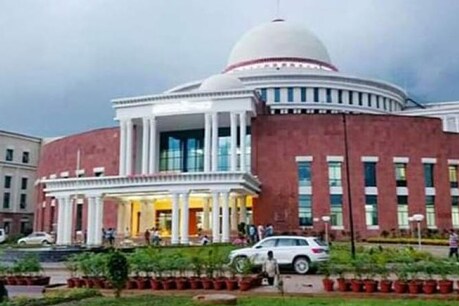 झारखंड विधानसभा के बजट सत्र में विपक्ष का हंगामा जारी है.