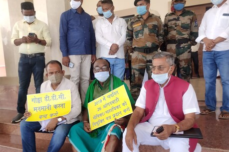 जेएमएम विधायक लोबिन हेम्ब्रम अपनी ही सरकार से नाराज चल रहे हैं.