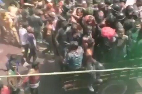 शाहजहांपुर में होली की अनोखी परंपरा: यहां जूता मार होली खेलते हैं लोग
