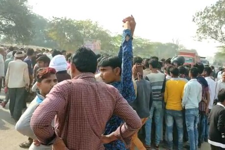 कानपुर गैंगरेप पीड़िता के पिता की मौत के बाद ग्रामीणों ने लगाया था हाईवे पर जाम