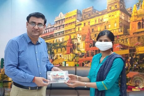 महाशिवरात्रि पर काशी विश्वनाथ मंदिर के प्रसाद को घर-घर पहुंचाने के लिए डाक विभाग ने नई योजना शुरू की है.