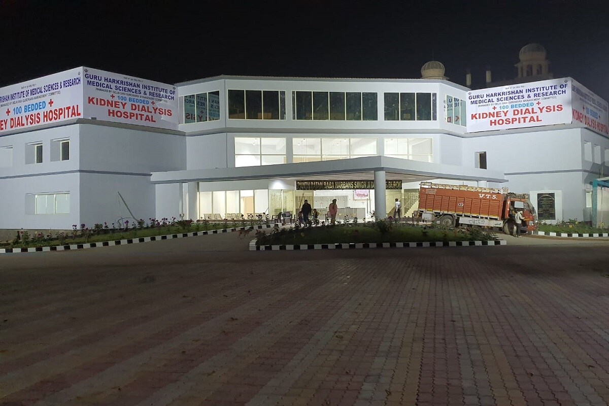 यह 100 बेड का किडनी डायलिसिस अस्पताल है जहां रोजाना 500 मरीज तक डायलिसिस करा सकते हैं.
