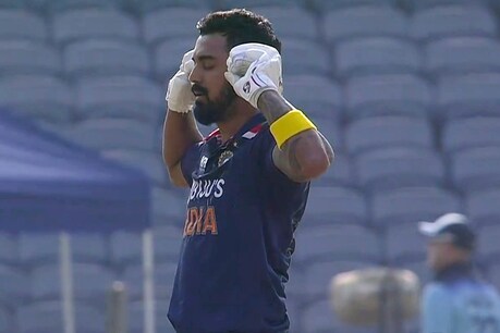 केएल राहुल ने पुणे में दूसरे इंग्लैंड के खिलाफ सीरीज के दूसरे वनडे में शानदार शतक जड़ा (फोटो- ट्विटर)