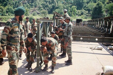 चयनित अभ्यर्थियों को सेना के विभिन्न कमांड में नियुक्त किया जाएगा.