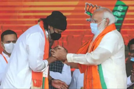 पीएम मोदी के साथ मिथुन