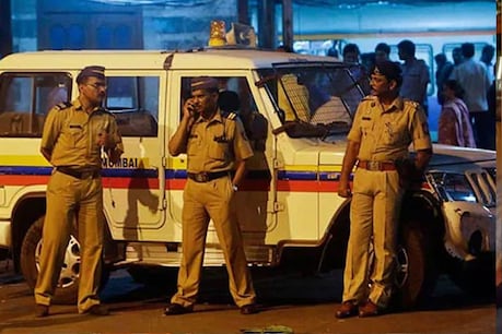 एनकाउंटर स्पेशलिस्ट दया नायक समेत दो अधिकारियों का हुआ तबादला, अब मिली ये जिम्मेदारी 2 राज्य कैडर के 1995 बैच के अधिकारी नायक अब तक मुंबई में महाराष्ट्र एटीएस (आतंकवाद रोधी दस्ते) में तैनात थे (File pic)