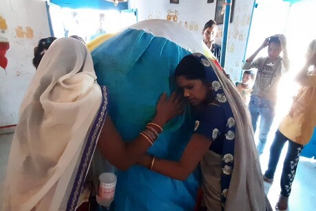 नरसिंहपुर के जबरेश्वर महादेव के लिए लोगों में अटूट आस्था है.