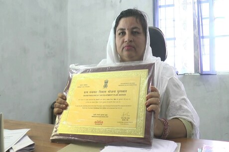 बिहार की नासिरा बेगम को राष्ट्रीय पंचायत पुरस्कार से सम्मानित किया गया है.