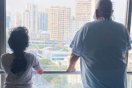 सोशल मीडिया पर लोग सतीश की बेटी की जल्दी ठीक हो जाने की दुआएं मांग रहे हैं. (फोटो साभारः Instagram @satishkaushik2178)