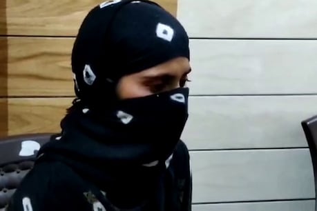 पीड़िता ने बताया की वो पिछले एक साल के पुलिस के चक्कर काट रही है.