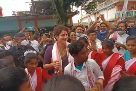 प्रियंका गांधी ने किया झूमर डांस. (Pic- news18)