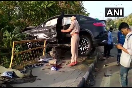 पंजाब के मोहाली में एक तेज फ्तार मर्सिडीज कार ने 6 लोगों को अपनी चपेट में ले लिया.