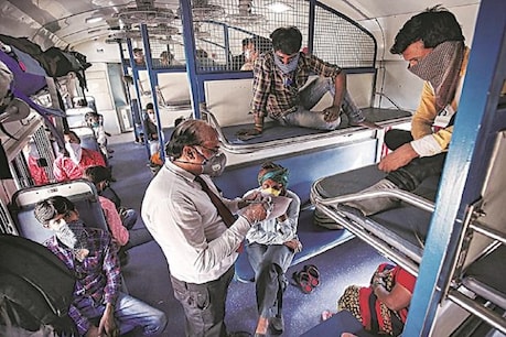 वेस्टर्न रेलवे ने मार्च के पहले हफ्ते में वसूला आठ लाख रुपए से ज्यादा का जुर्माना