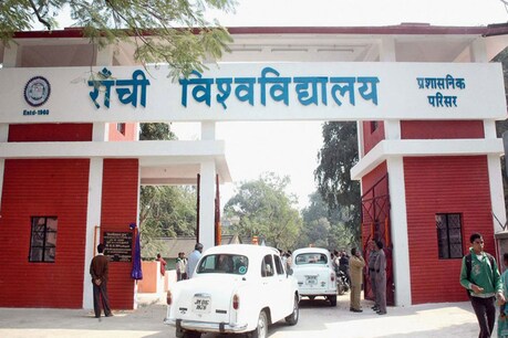 रांची विवि की कुलपति डॉ कामिनी कुमार ने एनएसएस वालेंटियर्स से मास्क पहनने को लेकर जागरूकता फैलाने की अपील की.