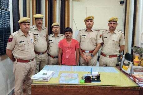 नवलगढ़ थानाधिकारी ने अपने स्तर पर जांच की तो बच्ची का रिश्तेदार ही आरोपी निकला.