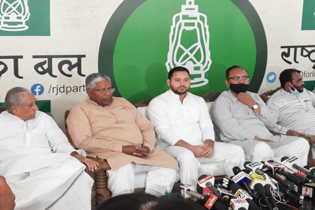 तेजस्वी और तेजप्रताप यादव के खिलाफ एफआईआर दर्ज की गई है.