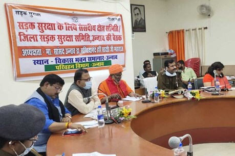 उन्नाव सांसद साक्षी महाराज की अध्यक्षता में हुई बैठक