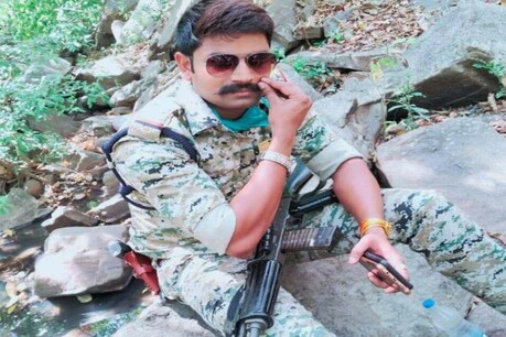थाने में चोरी के संदेही की हत्या कर फरार सब इंस्पेक्टर और आरक्षक ने किया सरेंडर, तीस हजार का था इनाम.
