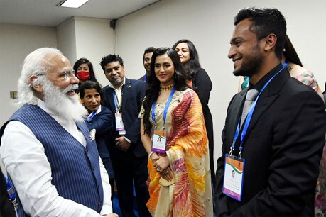 प्रधानमंत्री नरेंद्र मोदी ने बांग्लादेश के यंग अचीवर्स से मुलाकात की थी. (फोटो- PMO Twitter)