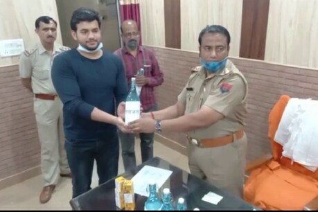 नौचंदी थाने के थानेदार का कहना है कि होली को देखते हुए उन्होंने ऋषिकेश से पर्याप्त मात्रा में गंगाजल की बोतलें मंगवाईं हैं.