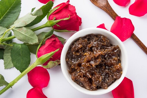 शरीर में ताकत लाने के लिए और भूख बढ़ाने के लिए खाया करें गुलकंद