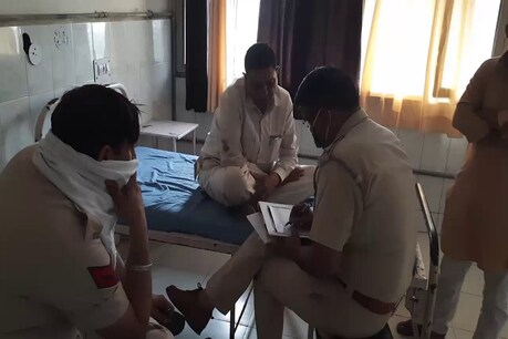 मैरिज पैलेस में आबकारी की टीम पर हमला, इंस्पेक्टर और चालक घायल