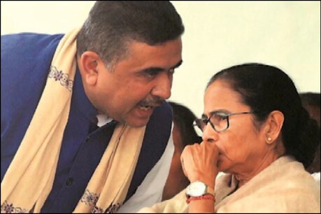 एक समय पश्चिम बंगाल सरकार में नंबर दो की हैसियत रखने वाले शुवेंदू अधिकारी बीते दिनों पार्टी और मंत्री पद से इस्तीफा देकर बीजेपी में शामिल हो गए. (PTI)