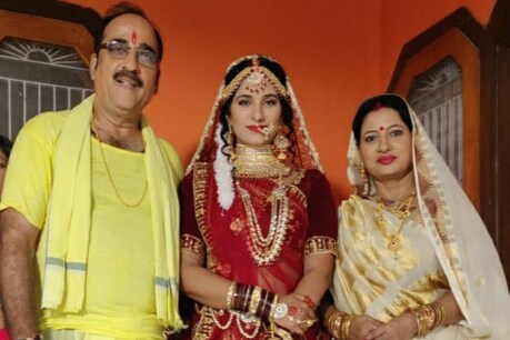 पूनम दुबे की इस फिल्म के निर्देशक नीलमनी सिंह हैं, जो फिल्म 'पारो' से बतौर निर्देशक अपने करियर की शुरुआत कर रहे हैं.