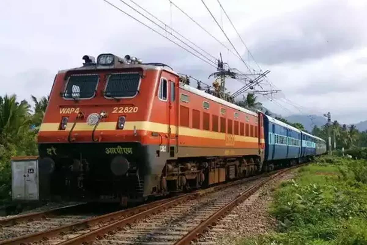 Indian Railways: मुंबई और पुणे से बिहार के लिए रेलवे चला रहा कई स्पेशल ट्रेन, देखें लिस्ट और टाइम शेड्यूल