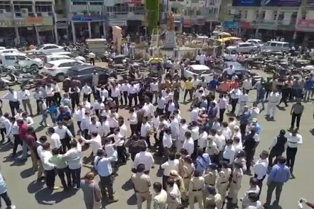 वकीलों के हंगामे के बाद केपुलिस ने जांच का आदेश दे दिया है.