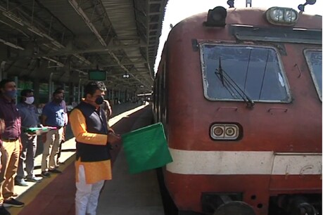 कोरोना के कारण डेमू ट्रेन बंद कर दी गयी थी.