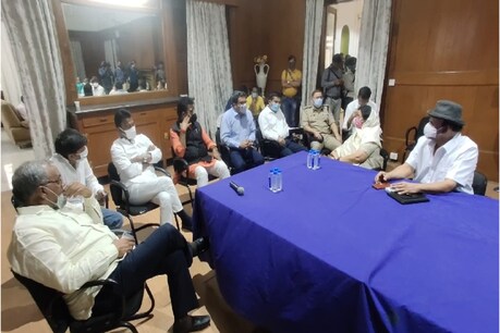 INDORE-इंदौर में 70 दिन बाद एक दिन में कोरोना के 200 नये मरीज़ मिले हैं.