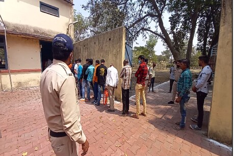 Ujjain : उज्जैन जिले में अब तक 5526 लोगों को कोरोना हो चुका है.इनमें से 104 लोगों की मौत हो चुकी है.