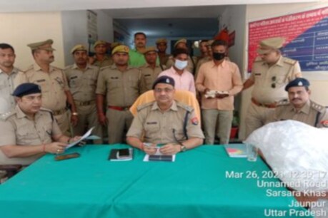 शराब तस्करों के सरगाना की तलाश पुलिस कर रही है.