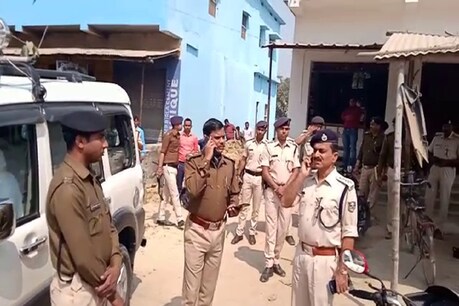 बिहार के मोतिहारी में हुई लूट की घटना के बाद पहुंचे एसपी