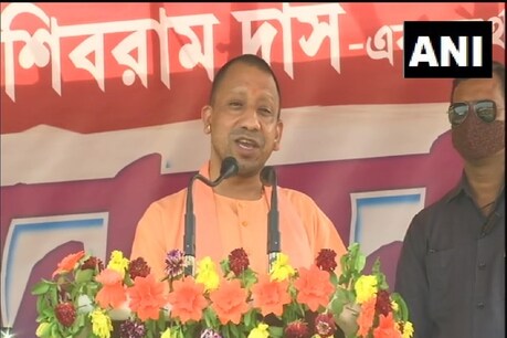 योगी आदित्यनाथ ने कहा कि कांग्रेस, माकपा और टीएमसी ने बंगाल को बर्बाद कर दिया.