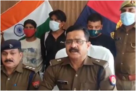 नोएडा पुलिस ने एक्सप्रेसवे पर सवारियों से लूट-पाट करने वाले गिरोह खुलासा किया है.