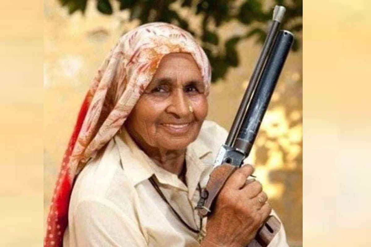शूटर दादी के नाम से मशहूर चंद्रो तोमर का कोरोना से निधन, अस्पताल में भर्ती थीं - News18 इंडिया