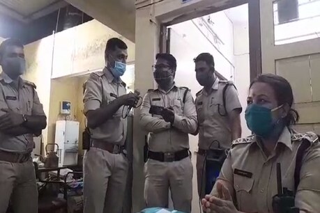 ASI के गाने पर ताली बजाकर साथ देती CSP पल्लवी शुक्ला