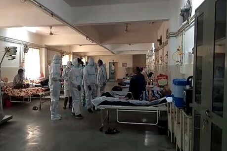 उज्जैन में 14 दिन में कोरोना के 1100 नये पेशेंट्स मिल चुके हैं.